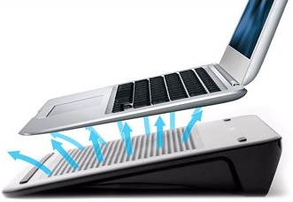 С помощью вентилятора охлаждающие подставки обдувают ноутбук прохладным воздухом